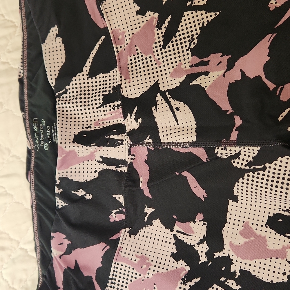 Performance Leggings - Picture 2 of 4